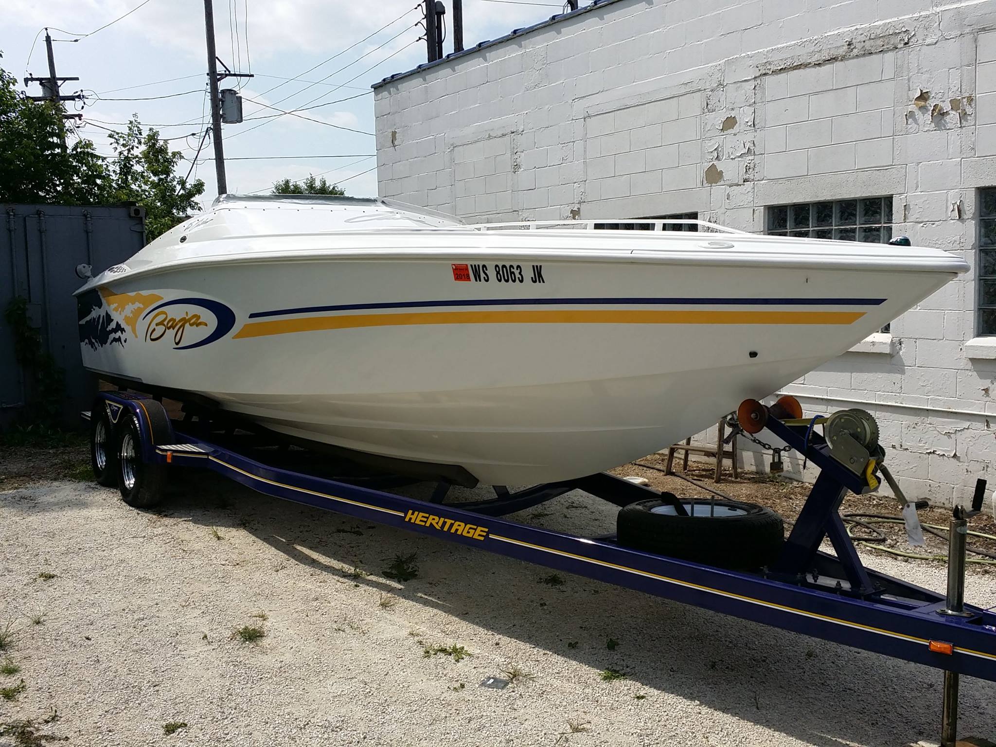 Boat exterior side after detailing