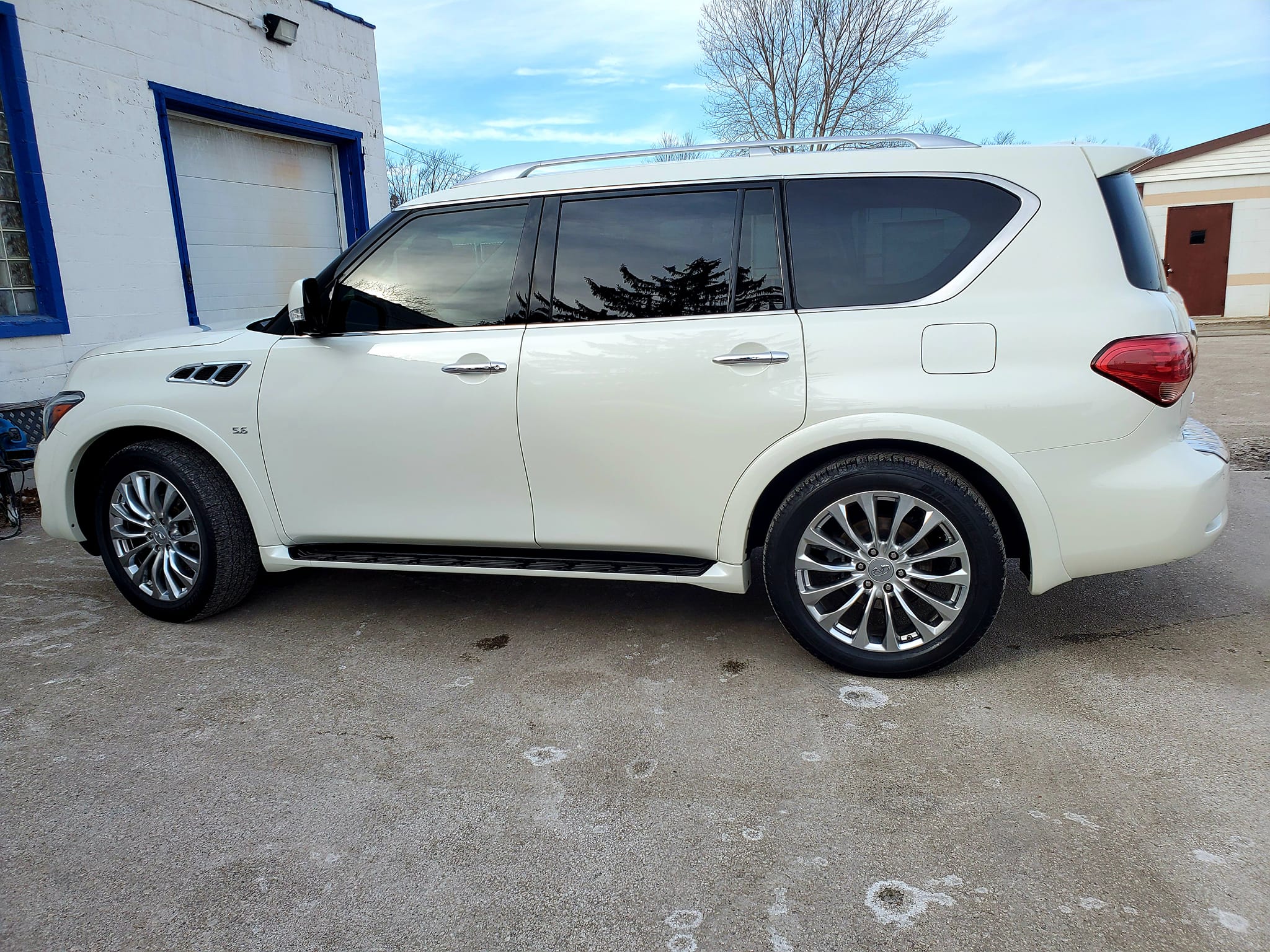 Infiniti QX80 exterior after complete detailing