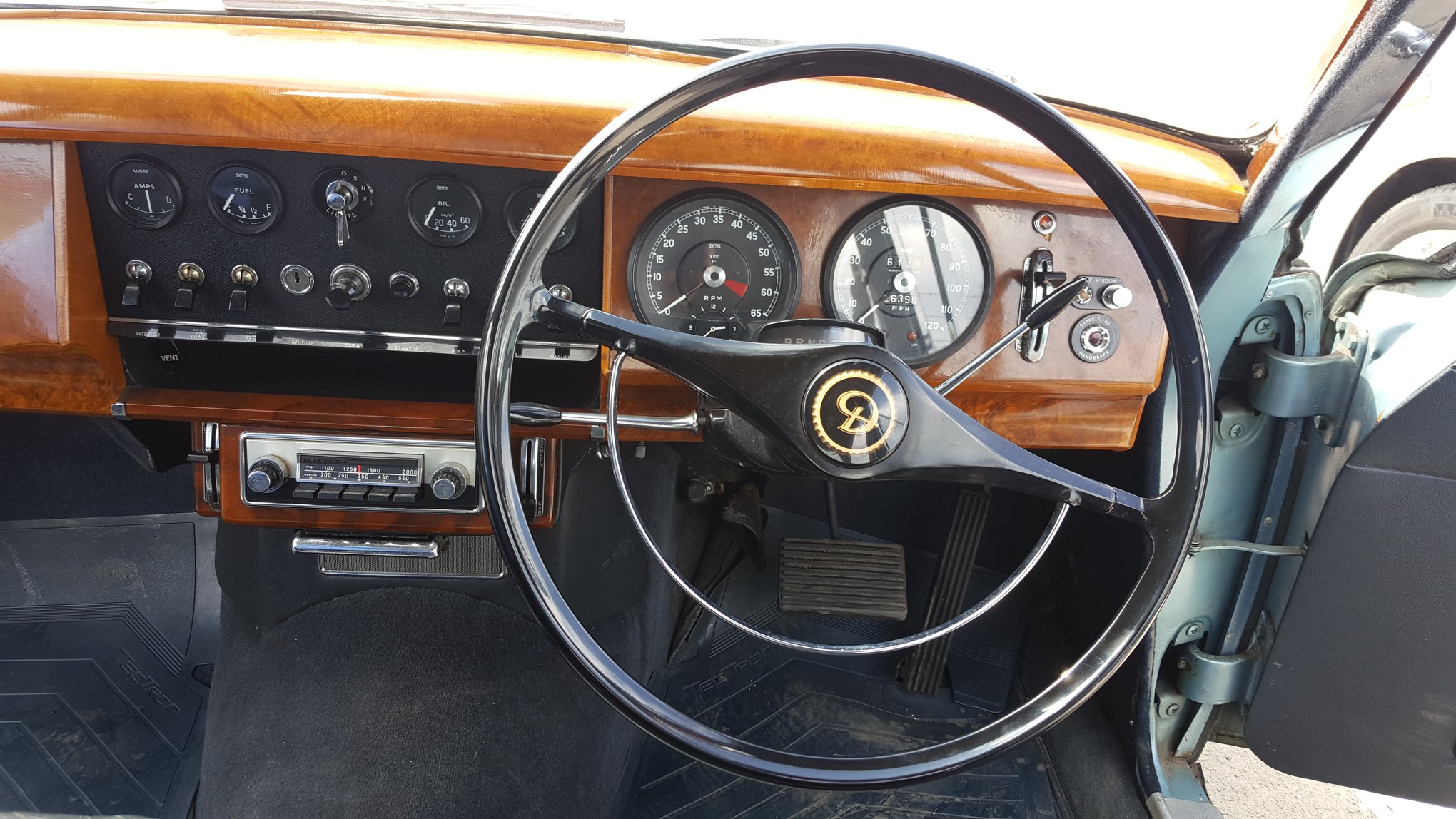 Jaguar Mark 2 dashboard after interior detailing