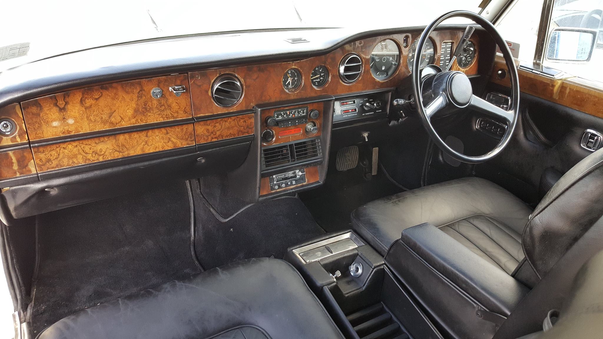 Rolls-Royce dashboard after interior detailing